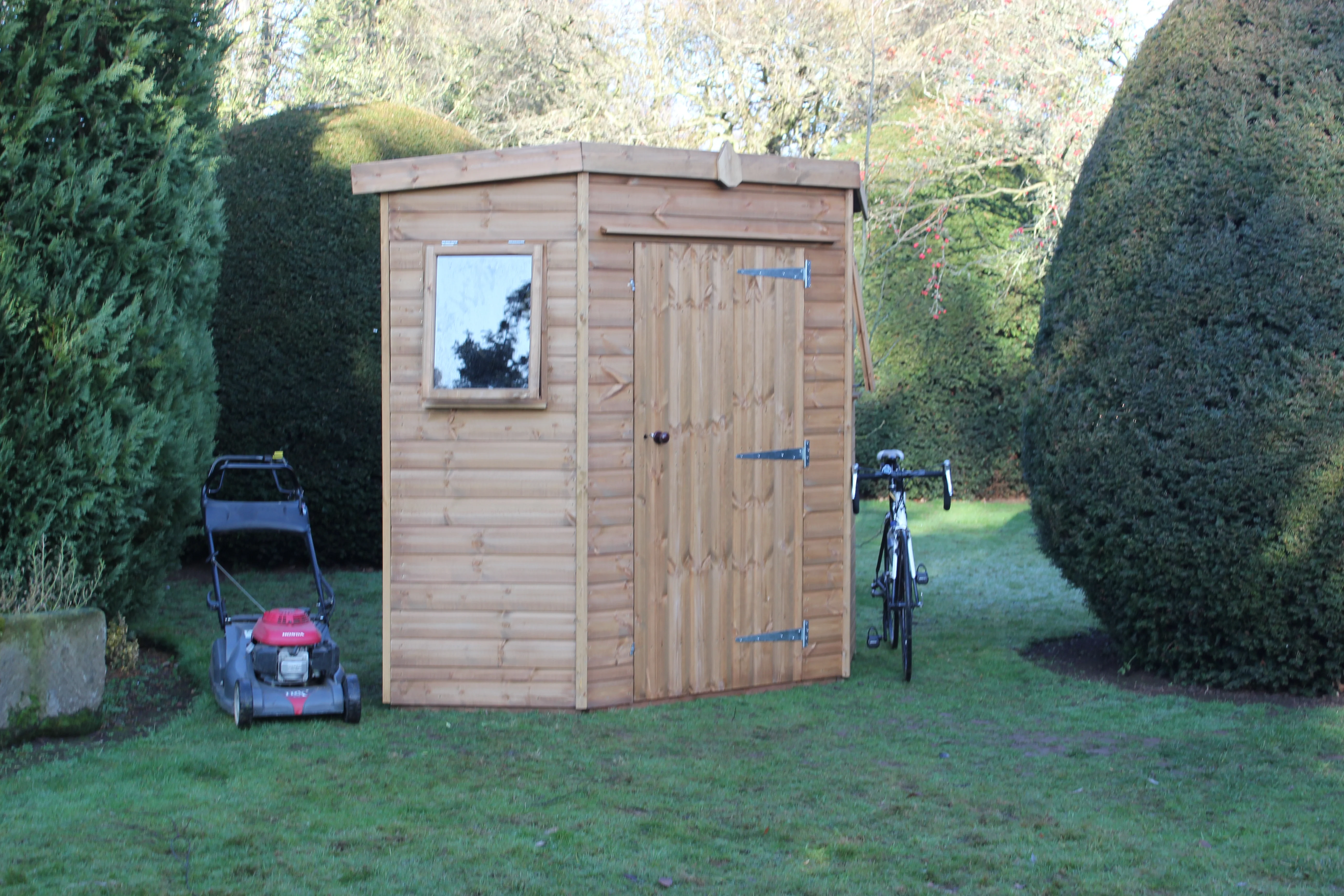 Corner shed - Image 2