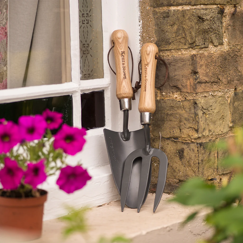 Kent & Stowe Carbon Steel Hand Fork - Image 3