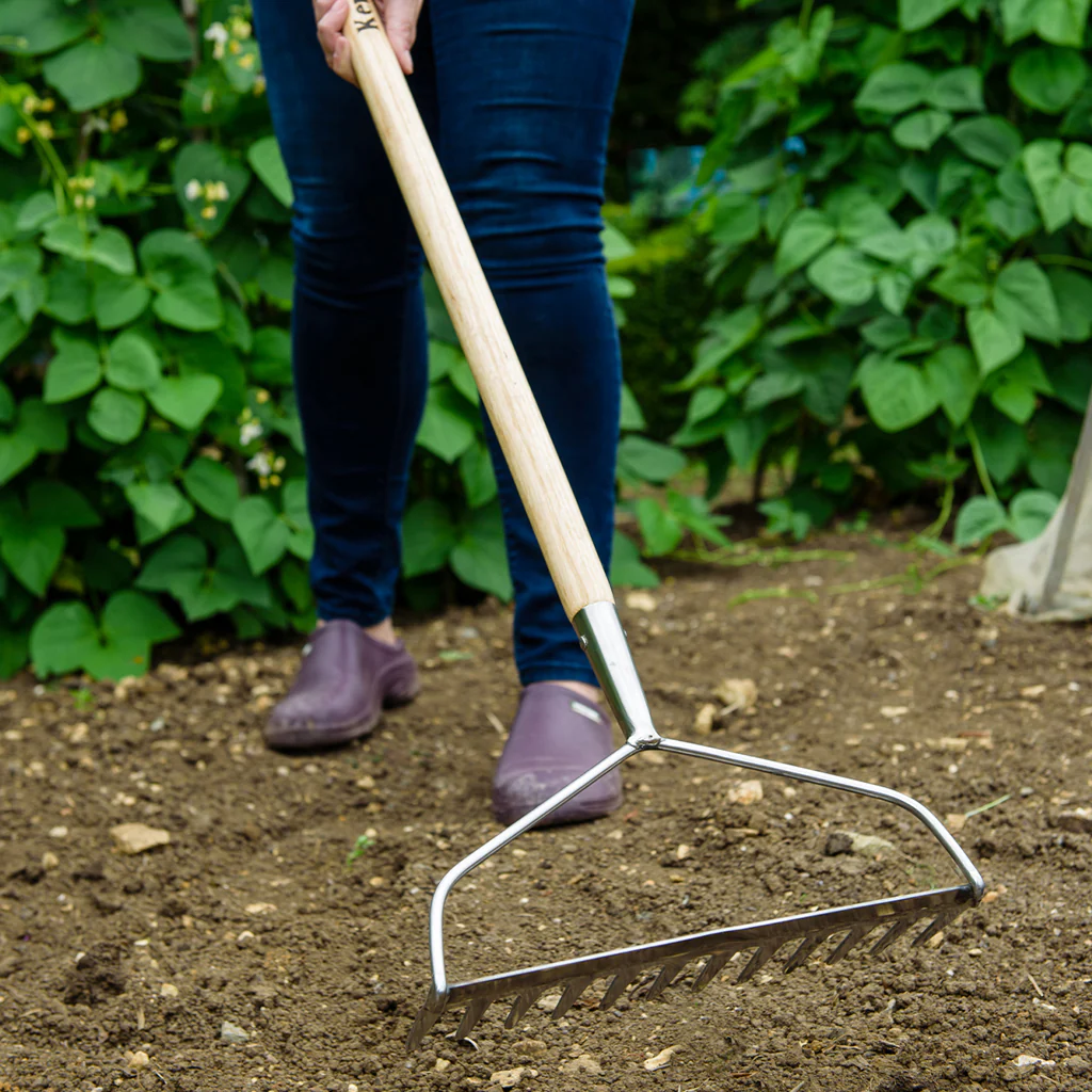 Kent & Stowe Garden Life Soil Rake - Image 2