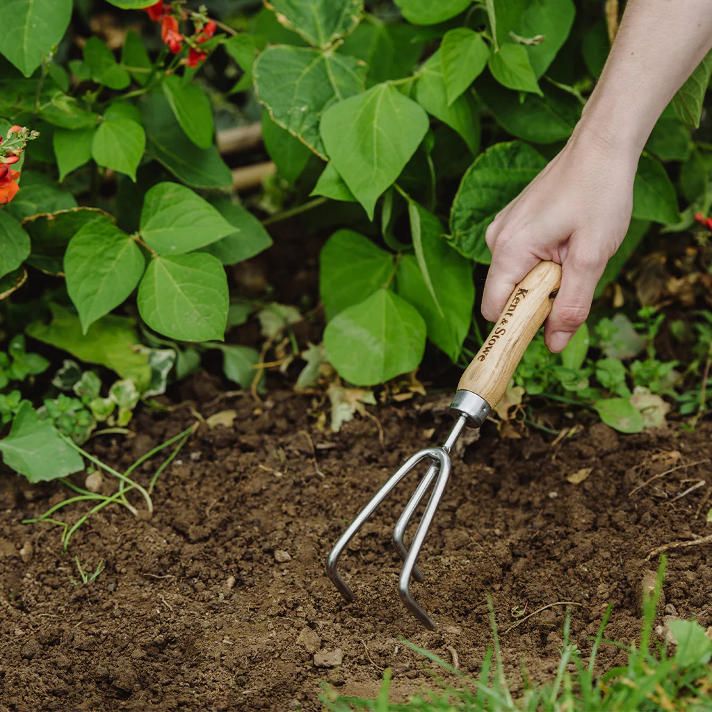 Kent & Stowe Stainless Steel Border 3 Prong Cultivator - Image 3