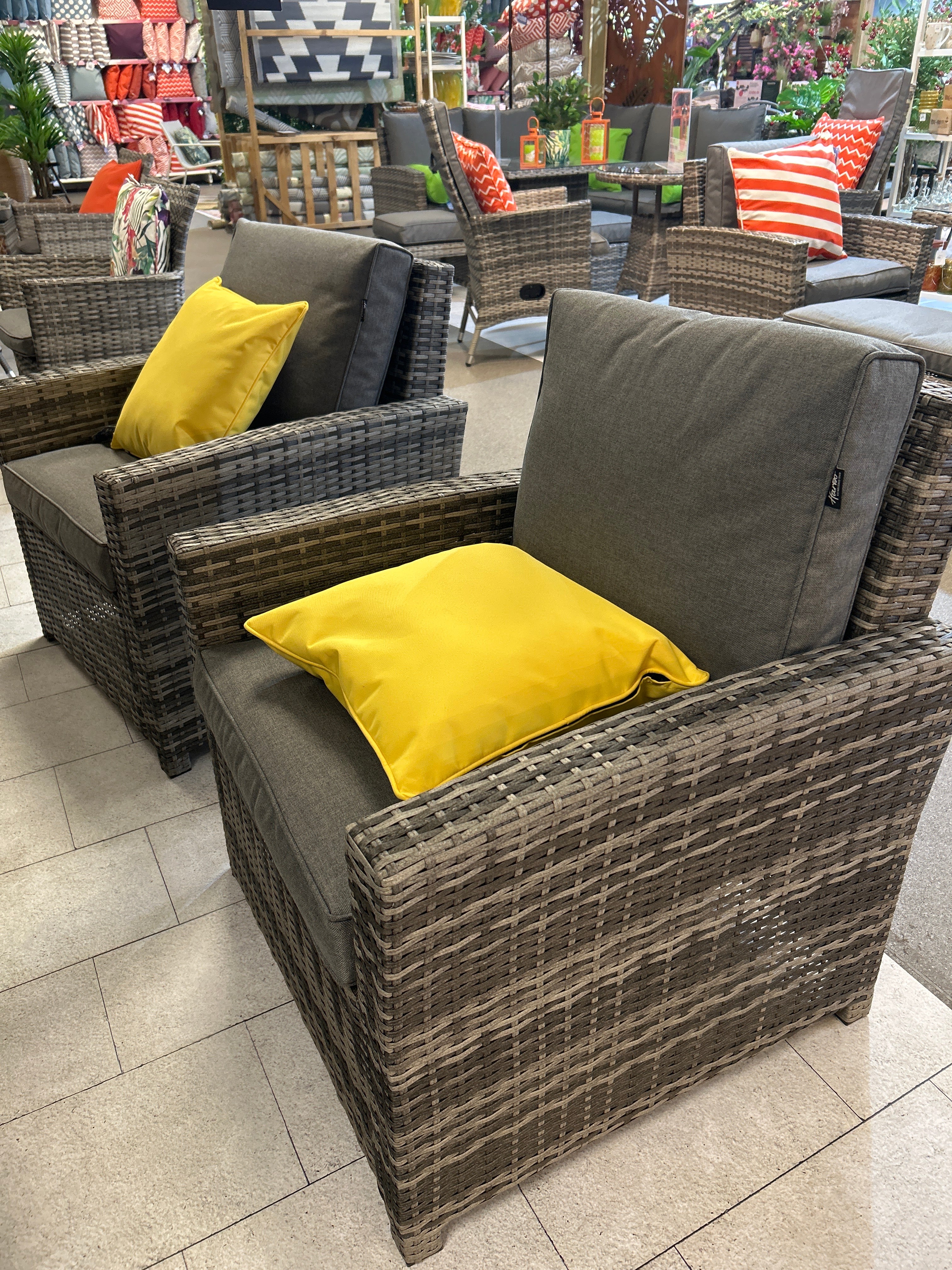 Malmo Dining Set - Image 3